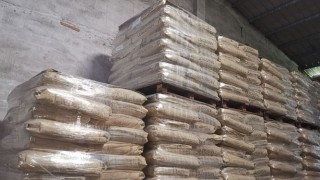 固态树脂仓储防结块，广州丙二类仓的堆码与防潮实操