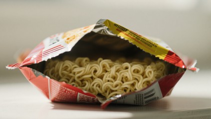 夏天运输方便面总是损耗大？广州物流专家教你可以这样做