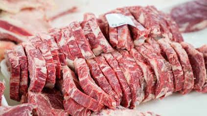 想进口冷冻肉？2025年完整流程让你一目了然-广州新天地物流